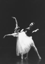 „Giselle“ im Bayerischen Staatsballett mit Alen Bottaini und Lisa-Maree Cullum. Foto: Charles Tandy
