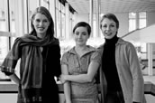 In Wrzburg ausgezeichnet (von li. nach re.): Sonja Koppelhuber, Maria Vogt (die Schauspielerin erhielt ebenfalls einen Frderpreis) und Anna Vita. Foto: Nico Manger