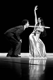 „Neues Stück 2009“ vom Tanztheater Wuppertal mit Fernando Suels Mendoza und Ditta Miranda Jasjfi. Foto: Braun/drama-berlin
