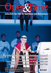 „Parsifal“ in Detmold: Starke Stimmen und eine Orchesterleistung aus einem Guss bewirken, dass das Publikum für seinen Premieren-Jubel nach fünfstündiger Opernerfahrung mehr als 15 Minuten Zeit benötigt. Auf unserem Foto: Andreas Jören (Amfortas), Ensemble. Bericht S. 26