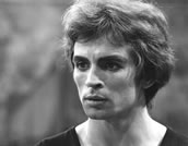 Rudolf Nurejew im Jahr 1965 in Roland Petits Choreographie „Le Jeune Homme et La Mort“, 1966 verfilmt für das französische Fernsehen. Foto: Jürgen Vollmer/Rudolf Nureyev Foundation