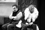 Zurab Zurabishvili als Fürst Lew Nikolajewitsch Myschkin und Paul Brady als Lebedjew. Foto: Karen Stuke