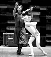 „Die Geschichte vom Soldaten“ mit Alicia Amatriain und Marti Fernandez Paixa. Foto: Stuttgarter Ballett