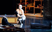Mandy Fredrich als Antonia mit der Hoffmann-Puppe. Foto: Bregenzer Festspiele/Karl Forster