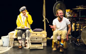 „Gold“ an der Staatsoper Hannover mit Hanna Larissa Naujoks als Jacob und Philipp Kohnke am Schlagzeug. Foto: Jörg Landsberg