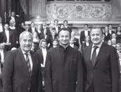 Vertragsverlängerung in München: Minister Ludwig Spaenle, Kirill Petrenko und Nikolaus Bachler. Foto: Wilfried Hösl