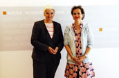Ministerin Pfeiffer-Poensgen und Barbara Frey. Foto: Tobias Kreutzer/MKW