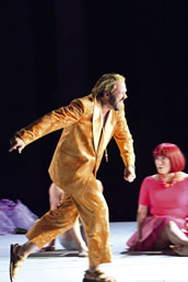 Peter Marsh im orangenen Anzug. Foto: Barbara Aumüller