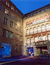 Kulturelles Zentrum in Neukölln – Außenansicht des Opernhauses. Foto: Matthias Heyde