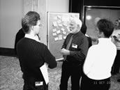 Diskussionen in Kleingruppen, hier mit dem Bundesvorsitzenden der VdO, Winfried Knoll. Foto: Kolb