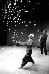 „Kreis Kugel Mond“: Theater für Zweijährige in Heidelberg. Foto: Theater