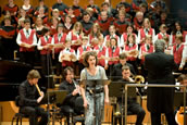 Chorsinfonie mit Salome Kammer unter der Leitung von Michael Gläser. Foto: Siggi Mueller. 