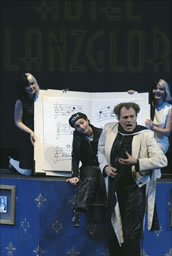 Anne Baumgarte, Susanne Reinhard, Thomas Wolff und Sarah Davidovic in „Erwin, das Naturtalent“. Foto: Matthias Stute