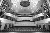 Blick in den Zuschauerraum des Lübecker Theaters. Foto: Sydney Smith