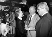 Stefan Meuschel mit Josef Greindl und Erna Pitz bei der Wilhelm Pitz-Preis-Verleihung 1986 an den Sänger Josef Greindl. Foto: Klaus Tritschel