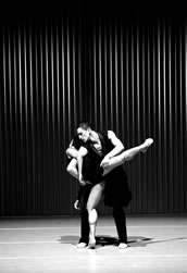 Tänzer sollten früh über den Berufsübergang nachdenken. Dabei hilft die VdO. Unsere Bilder zeigen Aufführungen vom balletttheater münchen zu dessen 10-jährigem Jubiläum. Fotos: Ida Zenna