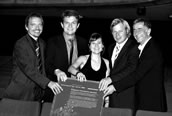 Vertreter der Bregenzer Festspiele und der Agentur „die3“ freuen sich über die Auszeichnung: Mario Lorenz (die3), Michael Diem (Bregenzer Festspiele), Manuela Bösch (die3), Axel Renner (Bregenzer Festspiele), Andreas Gorbach (die3). Foto: Eventpress Foto Berlin
