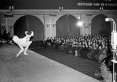 Konzert sowjetischer Künstler in der Kongresshalle Leipzig, Auftritt der Ballettsolistin Maija Plissezkaja. 