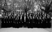Freuen sich nicht nur über gute Auslastungen, sondern auch über die Ernennung zum „Opernchor des Jahres“: Die Sängerinnen und Sänger des Chors der Deutschen Oper Berlin. Foto: Marcus Lieberenz