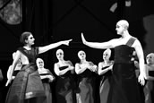 „Götterdämmerung“ mit Iordanka Derilova als Brünnhilde , Ulf Paulsen als Gunther sowie