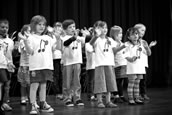 Das erste „Caruso“-Siegel ging im Rahmen der chor.com 2011 an den Katholischen Kindergarten St. Meinolfus in Dortmund. Foto: Alexander Zuckrow/DCV