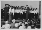Das erste Konzert des „Tölzer Singkreises“ am 14. Juli 1956 in der Wandelhalle der Jod AG in Bad Tölz. Foto: Archiv TKC