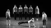 Studierende der Palucca Hochschule für Tanz Dresden mit ihrer Präsentation eines Auszuges aus dem Stück „Shine“ (Choreografie: Heidi Vierthaler) in der Semperoper. Foto: Ian Wahlen