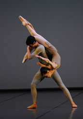 „About:Time” mit Devon Carbone und Marta Navarrete Villalba. Foto: Charles Tandy