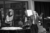 Hsin-Chien Chiu und William Spaulding bei der Dirigentenwerkstatt mit dem Chor der Deutschen Oper Berlin. Foto: Marcus Lieberenz