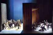 „The Exterminating Angel” mit Ensemblemitgliedern und dem Salzburger Bachchor.
