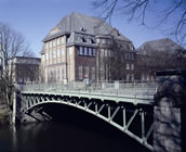 Hochschule für bildende Künste Hamburg: Das Hauptgebäude am Lerchenfeld im Stadtteil Uhlenhorst. Foto: Klaus Frahm