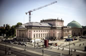 Letzte Bauarbeiten: Staatsoper Unter den Linden im neuen Rosa. Foto: Gordon Welters