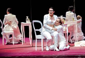 „Die Soldaten“ in Nürnberg. Sharon Kempton (Gräfin de la Roche), Martin Platz (Der junge Graf). Foto: Ludwig Olah