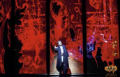 „Marco Polo” mit Peter Lodahl in der Titelrolle. Foto: Opera House Guangzhou, Video- & Stage-Design: Luke Halls