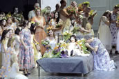 Gerald Finley als Jago, Anja Harteros als Desdemona und der Chor der Bayerischen Staatsoper. Foto: Wilfried Hösl