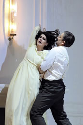 Jonas Kaufmann als Otello, Anja Harteros als Desdemona. Foto: Wilfried Hösl