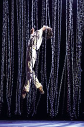 Das Theater Dortmund macht mit bei der RuhrKultur.Card. Hier mit „Inferno“, Teil 1 der Dante-Trilogie. Foto: Maria-Helena Buckley