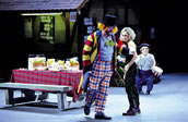 Stephen Gould als Tannhäuser, Elena Zhidkova als Venus und Manni Laudenbach als Oskar. Foto: Bayreuther Festspiele / Enrico Narwath