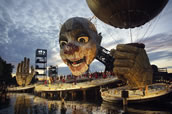 Bühnenspektakel beim „Rigoletto“. Foto: Bregenzer Festspiele / Karl Forster