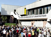 Badisches Staatstheater Karlsruhe: Aktion für Freiheit und Vielfalt am 6. Juli. Foto: Felix Grünschloss