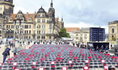 Aktion „Leere Stühle“ vor der Semperoper in Dresden. Foto: Kathleen Parma