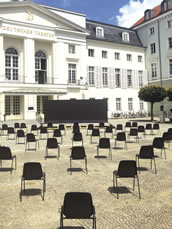 Das Setting für Aufführungen vor dem Theater. Foto: Luisa Männel