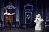 Oreste Cosimo als Don Manuel, Anna Pisareva als Donna Angela. Foto: Martin Sigmund