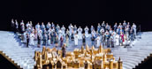 „Die Meistersinger von Nürnberg“ (unten) mit dem Leipziger Opernchor. Foto: Kirsten Nijhof