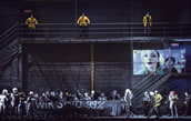 „Dalibor“ an der Oper Frankfurt mit Angela Vallone (Jitka), Theo Lebow (Vítek) und Ensemble. Foto: Monika Rittershaus