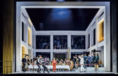 Chorsänger/-innen als Individuen in der „Aida“ am Nationaltheater Weimar. Foto: Candy Welz