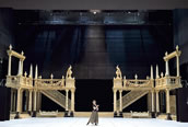 Alle Fotos von Jordi Roig: Bühnenbild „Dornröschen“ am Berliner Staatsballett (Choreografie: Marcia Haydée nach Petipa; Bühne und Kostüme: Jordi Roig).