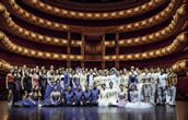 Gruppenfoto des Bayerischen Staatsballetts nach einer „Cinderella“-Vorstellung. Foto: K. Orlova