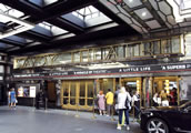 Im Londoner Savoy Theatre finden heute Theater- und Musicalaufführungen statt. Foto: Juan Martin Koch