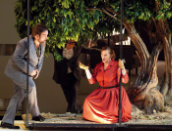 Mirko Roschkowski (Fausto), Almas Svilpa (Mefistofele) und Tatjana Gürbaca (als Margarita-„Einspringerin“ in der Premiere). Foto: Forster